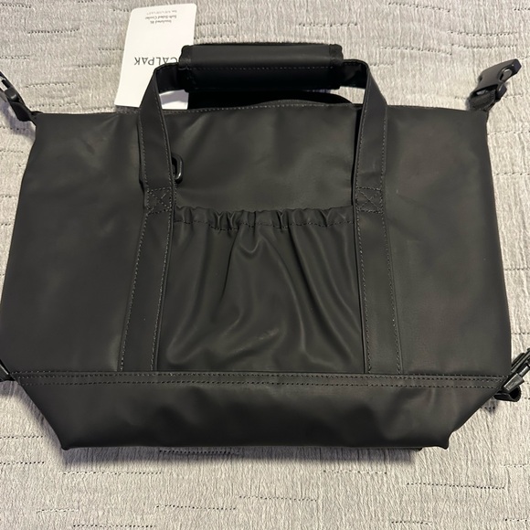 CALPAK Insulated 8L Soft-Sided Cooler in Black - Picture 4 of 5